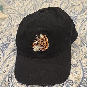 ❤️10/$40 New Black Cap with Tiger Embroidery